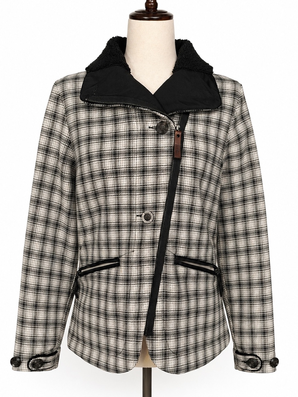 Woolrich, like new, plaid, fleece lined jacket / coat. Black & white- S